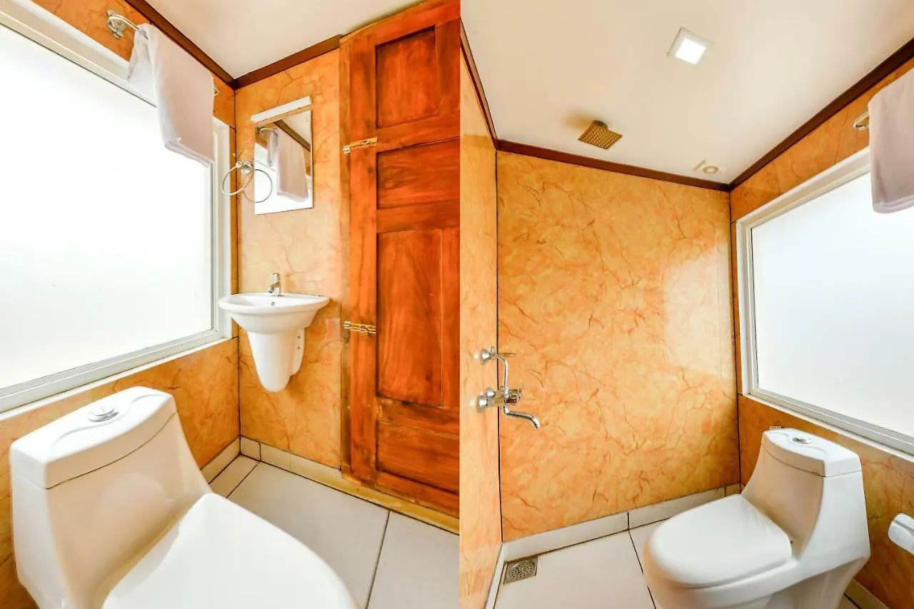 Hotel Oyo 24290 Houseboat Anugraha Deluxe Alappuzha