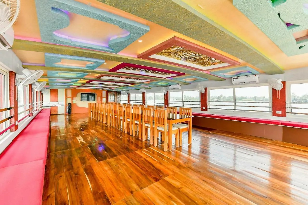 מלון Alappuzha Oyo 24290 Houseboat Anugraha Deluxe