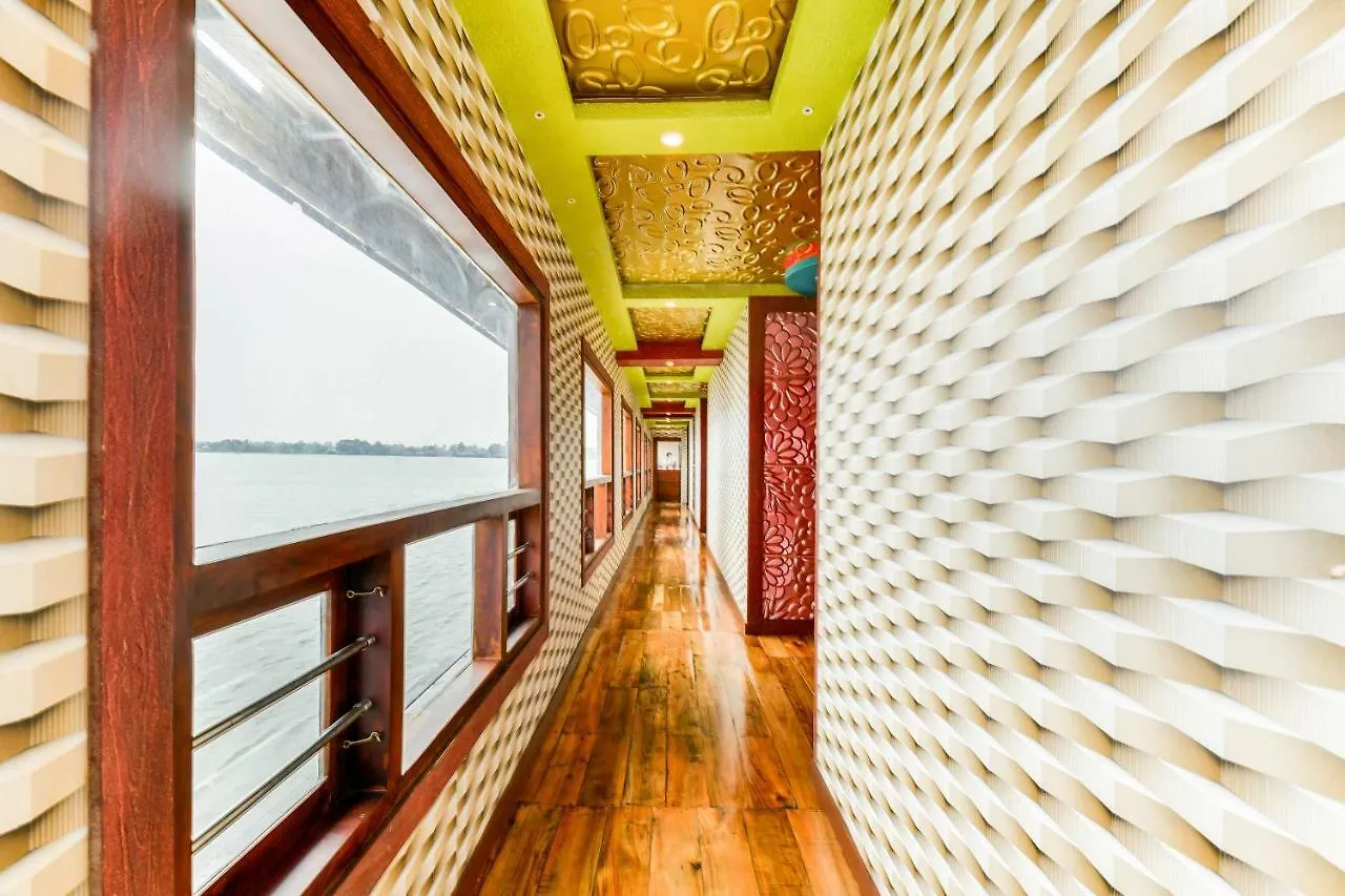מלון Alappuzha Oyo 24290 Houseboat Anugraha Deluxe 3*,  הודו